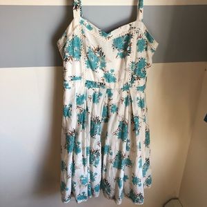 Cute floral dress, linen type material
